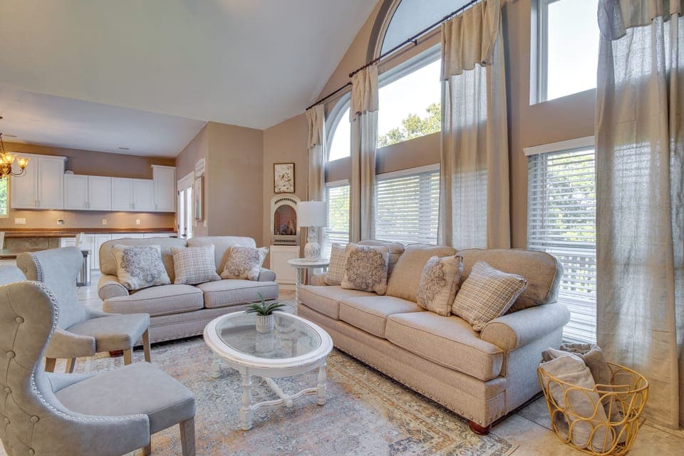 Mountain Home Vacation Rental | 3BR | 3.5BA | 4 Steps to Enter | 2,600 Sq Ft