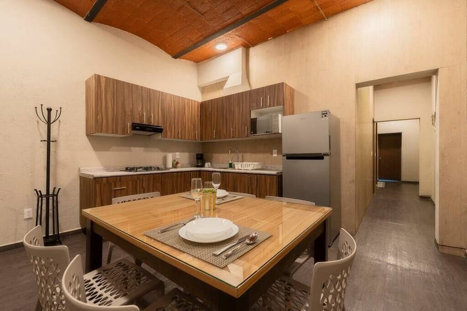 Kitchen & Dining Area