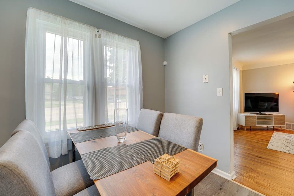 Dining Area | Dishware & Flatware Provided