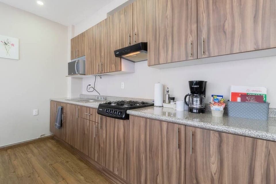 Kitchen & Dining Area