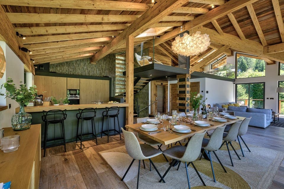 Open plan, double height living area 