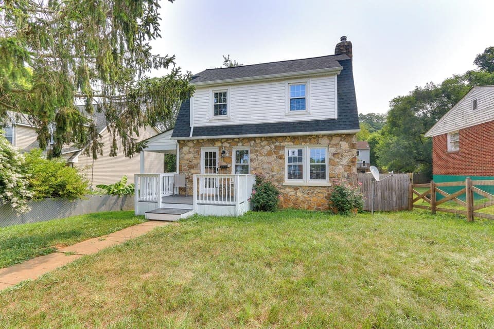 Front Royal Vacation Rental | 2BR | 1BA | 908 Sq Ft | Stairs Required
