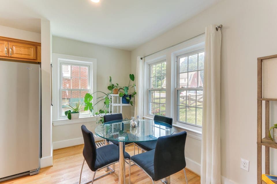 Dining Area | Dishware & Flatware Provided