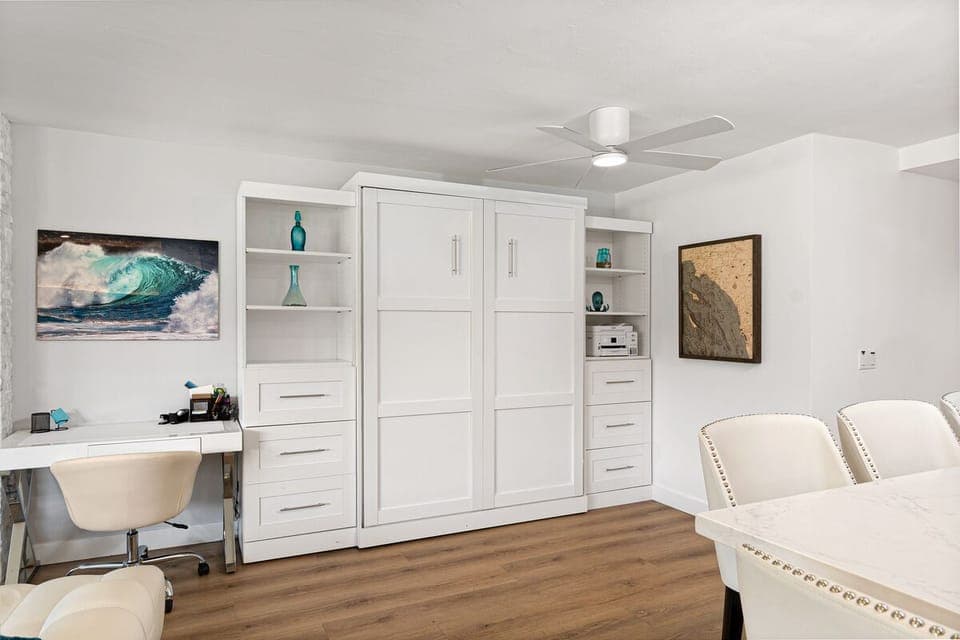 Fairway Haven Murphy Bed - Discreetly hidden Murphy bed