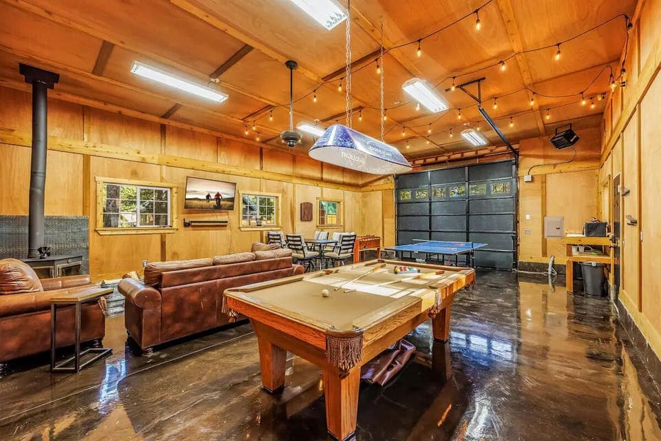 Detached Game Room, pool table