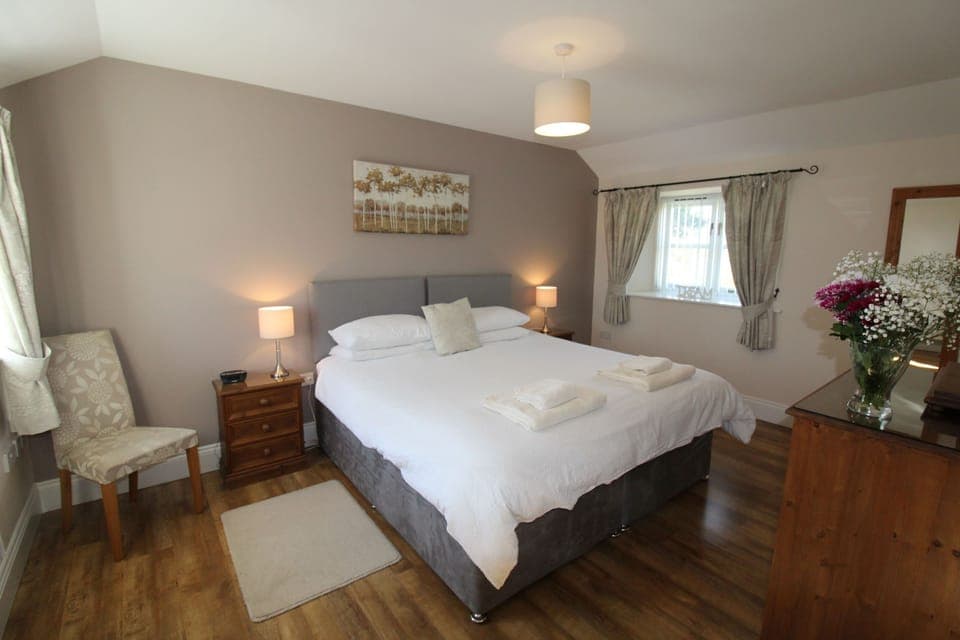 Haselor House - Master Bedroom En Suite