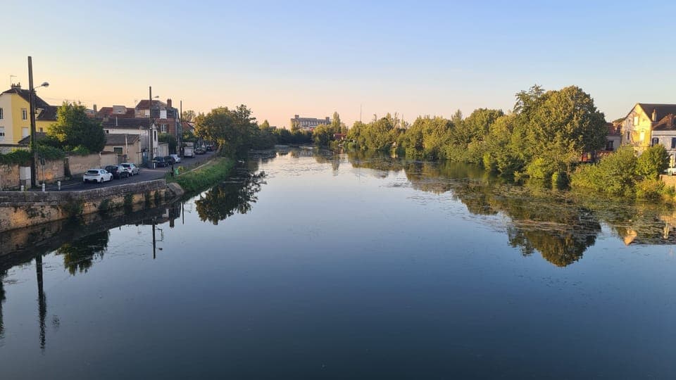 Yonne river walk by day (2)