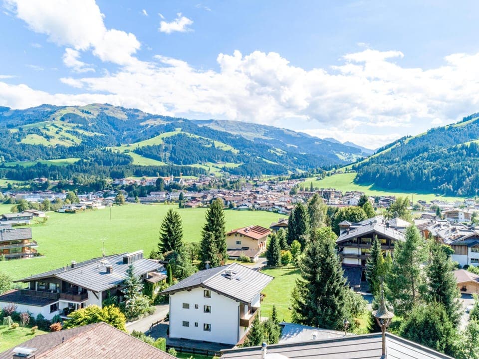 Region [summer] (>5 km)