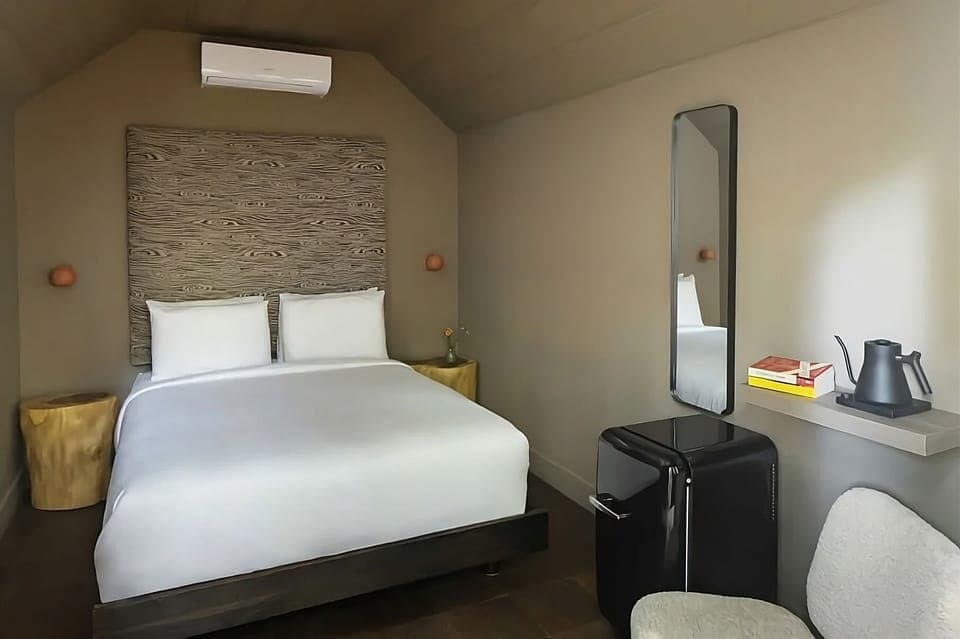 Unit with Queen size bed