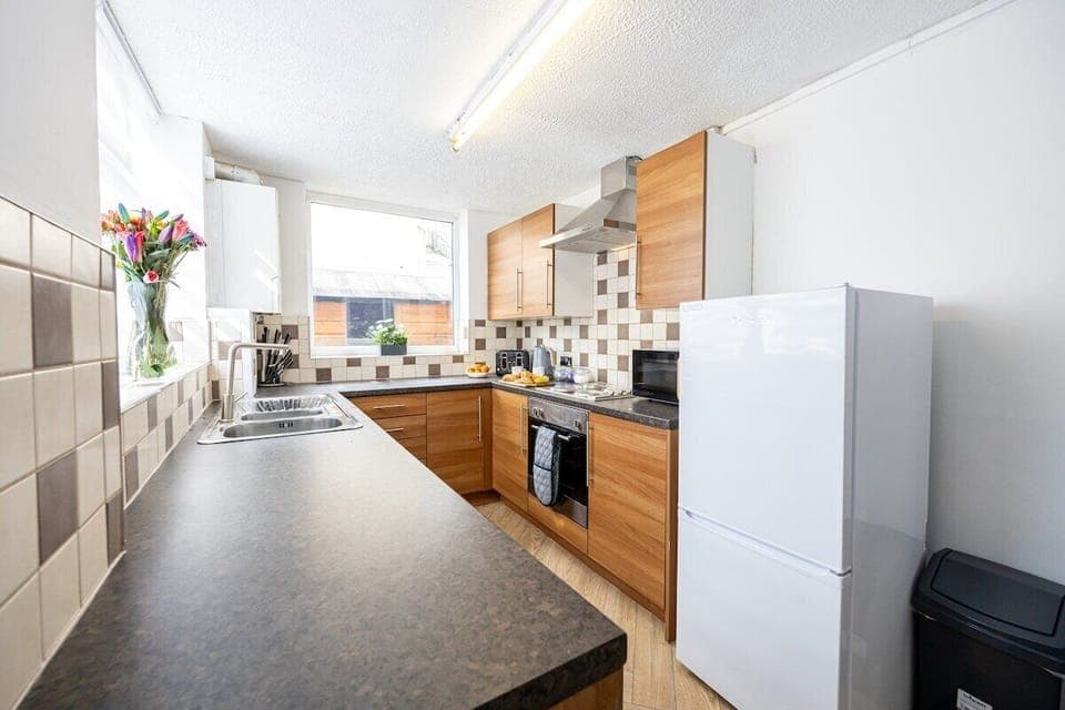 Fully-equipped kitchen