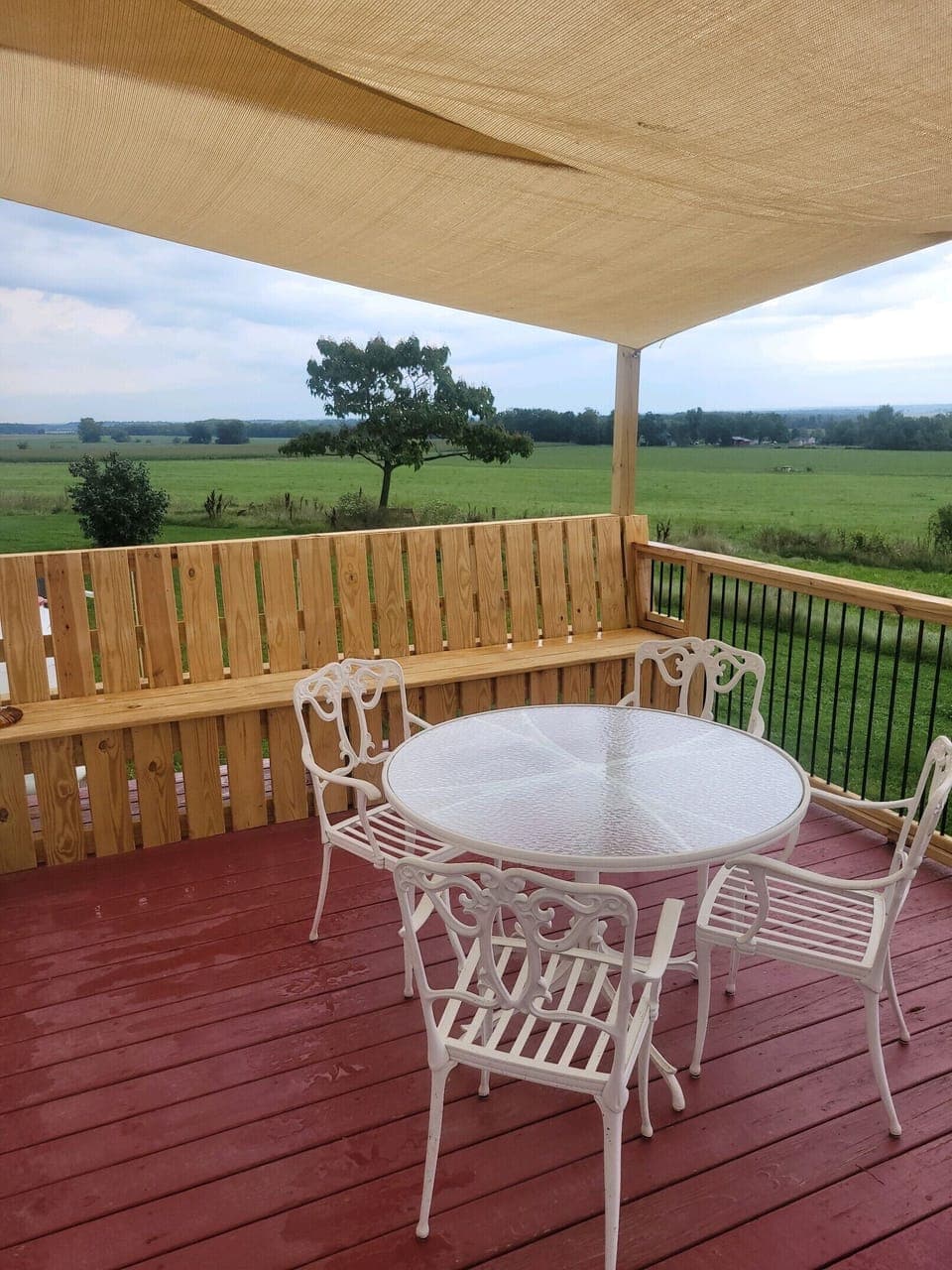 Deck with r chairs (cushions also provided)