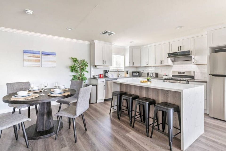 Whip up a delicious meal in our well-equipped kitchen featuring a wide countertop, gas stove, blender, microwave, dishwasher, and more!