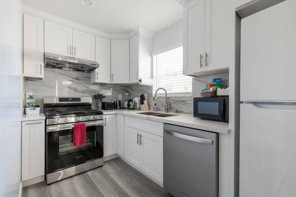 From breakfast to late-night snacks, this space makes you want to stay in and stay full. #TravelSGV