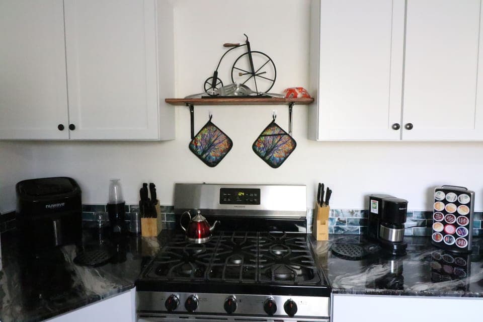 Full stove and oven. 