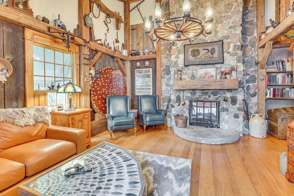 Dalton Vacation Rental | 3BR | 2.5BA | Stairs Required | 3,000 Sq Ft