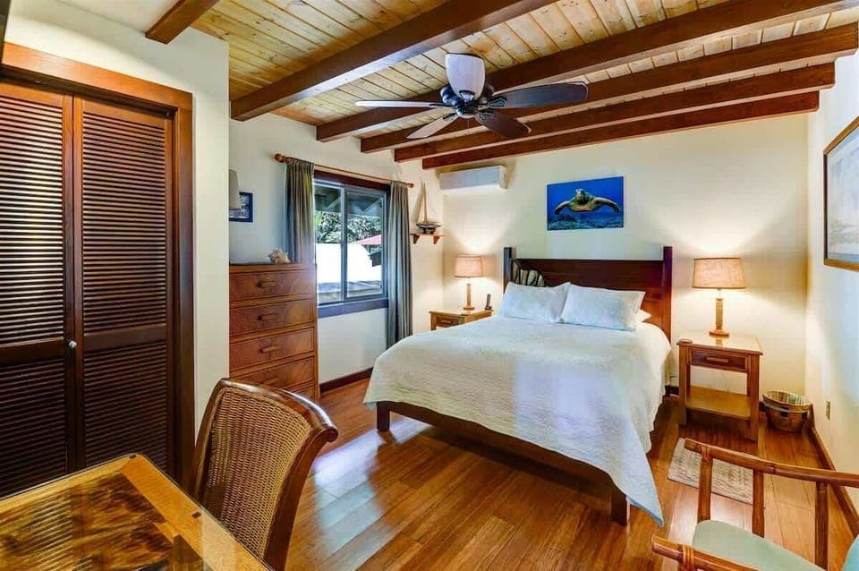 Second bedroom, complete with queen bed, air conditioning, cable TV and full bath.