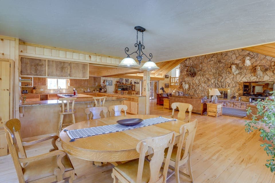 Dining Area | Dishware/Flatware