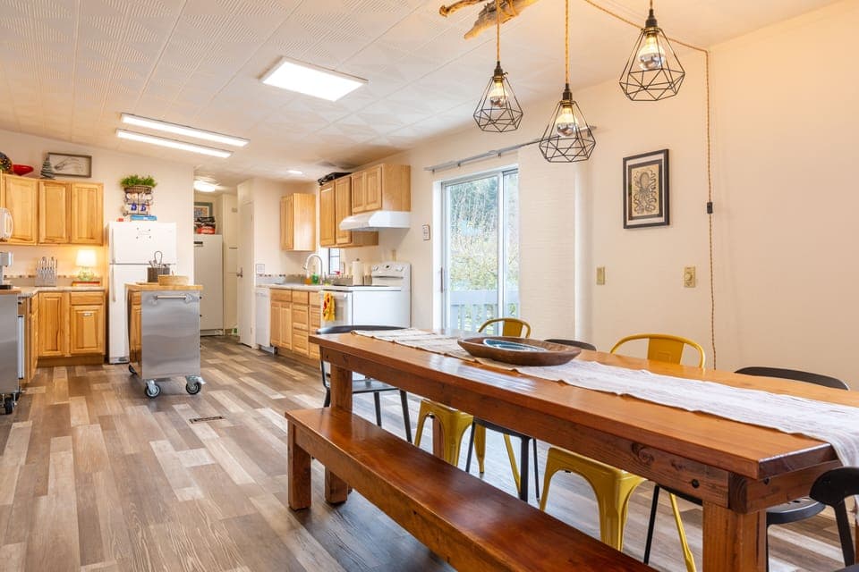 Open layout makes it easy to connect throughout the cooking and dining spaces.