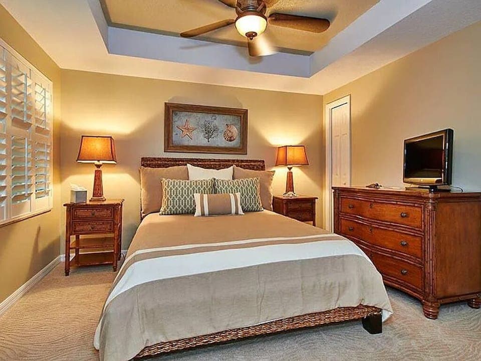 Queen bedroom #3.