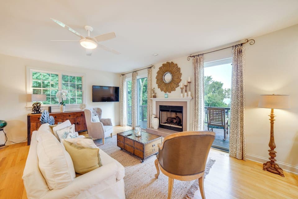 Gary Vacation Rental | 2BR | 2BA | 2,240 Sq Ft | Stairs Required