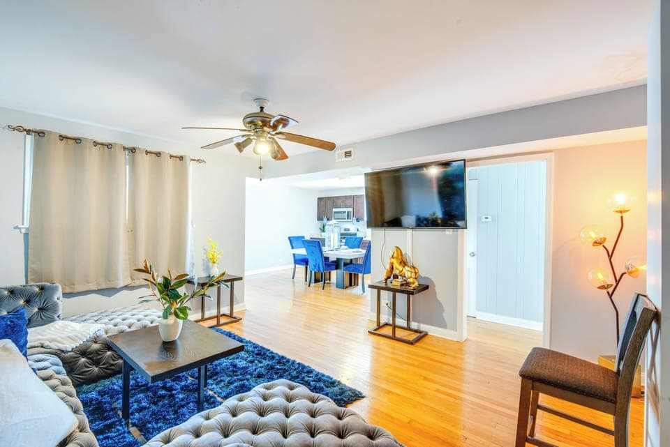 Chicago Vacation Rental | 2BR | 1BA | 1,400 Sq Ft | Stairs Required