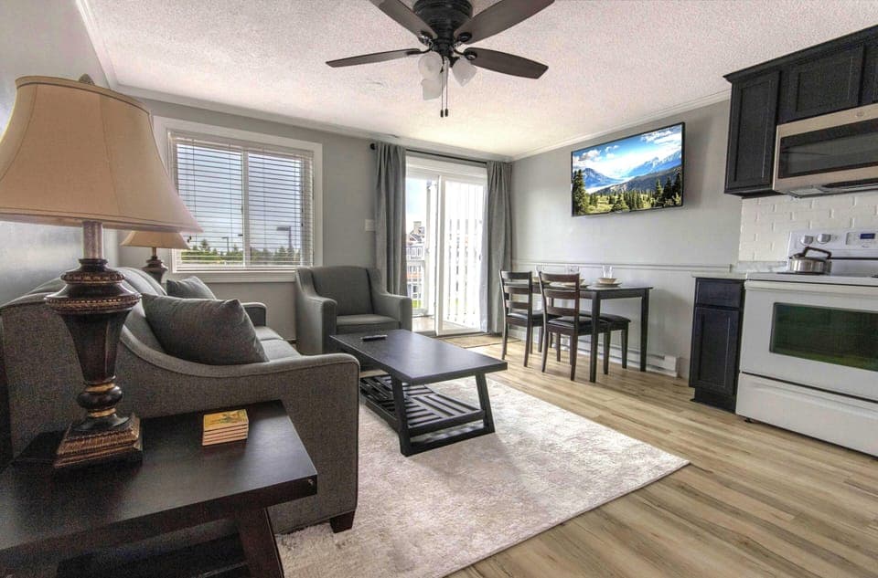 Welcome to Mountain Lodge 349, your chic 2-bedroom stay for your next snow adventure!