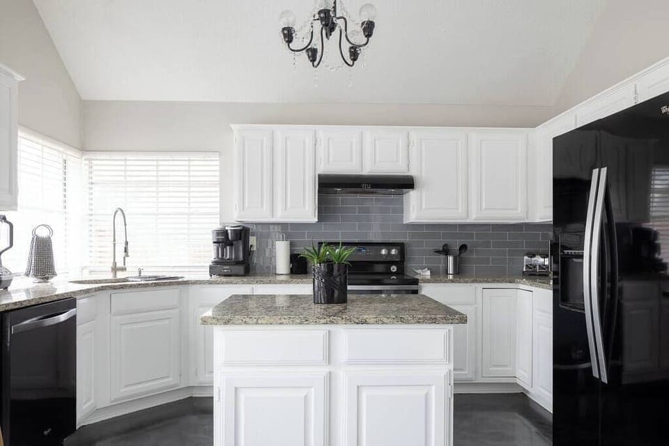 Kitchen is ready to whip up a great meal. 