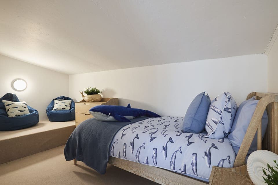 Single bed in Bedroom 3