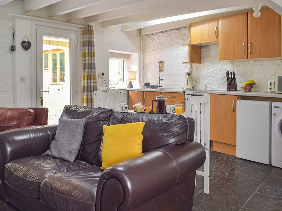 Kitchen area | Yr Ysgubor - Neuadd Deg, Carmarthen