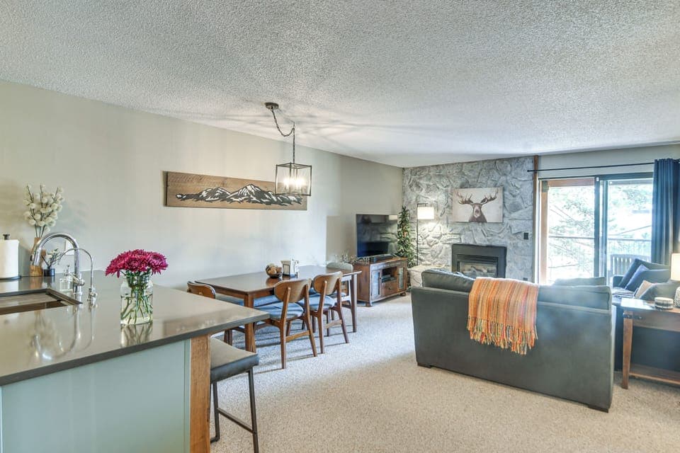 Living Room | Smart TV | Gas Fireplace | Sleeper Sofa