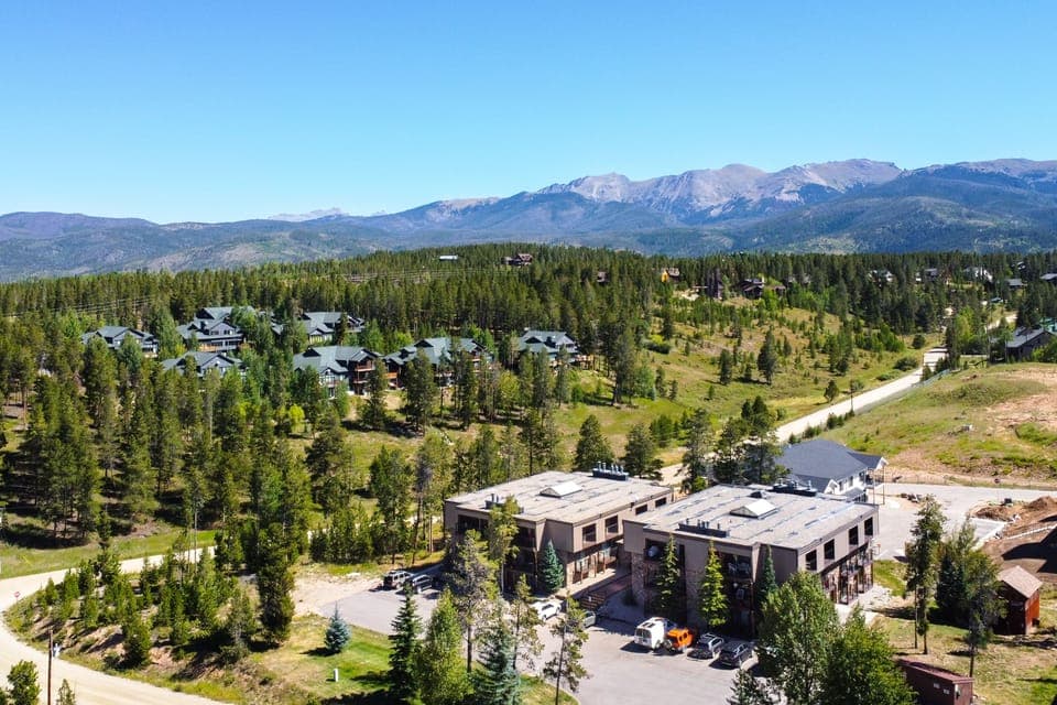 Exterior | Parking Lot (1 Vehicle)