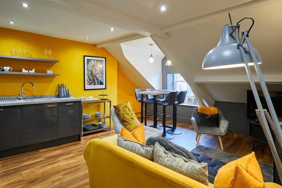 Yellow Ochre, Alnwick - Host & Stay