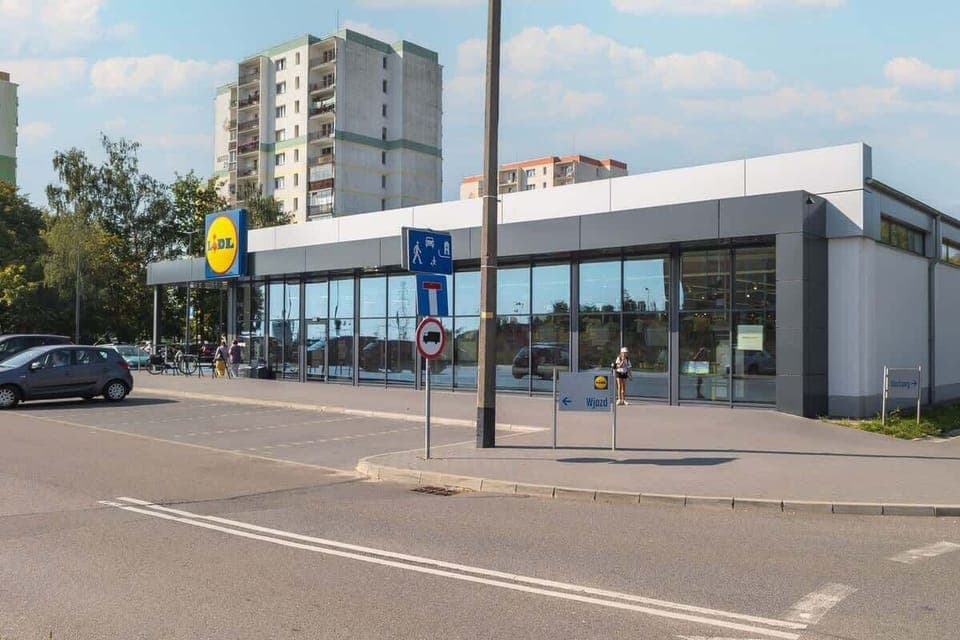 A nearby convenience store and parking area, showcasing easy access to local amenities.







