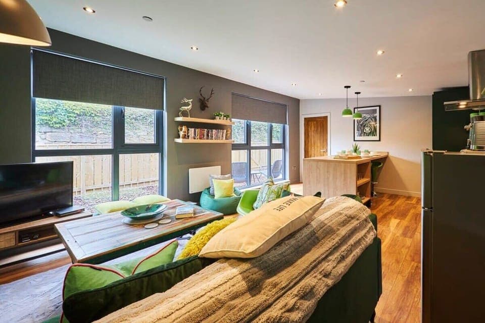 Forest Green Lodge, Alnwick - Host & Stay