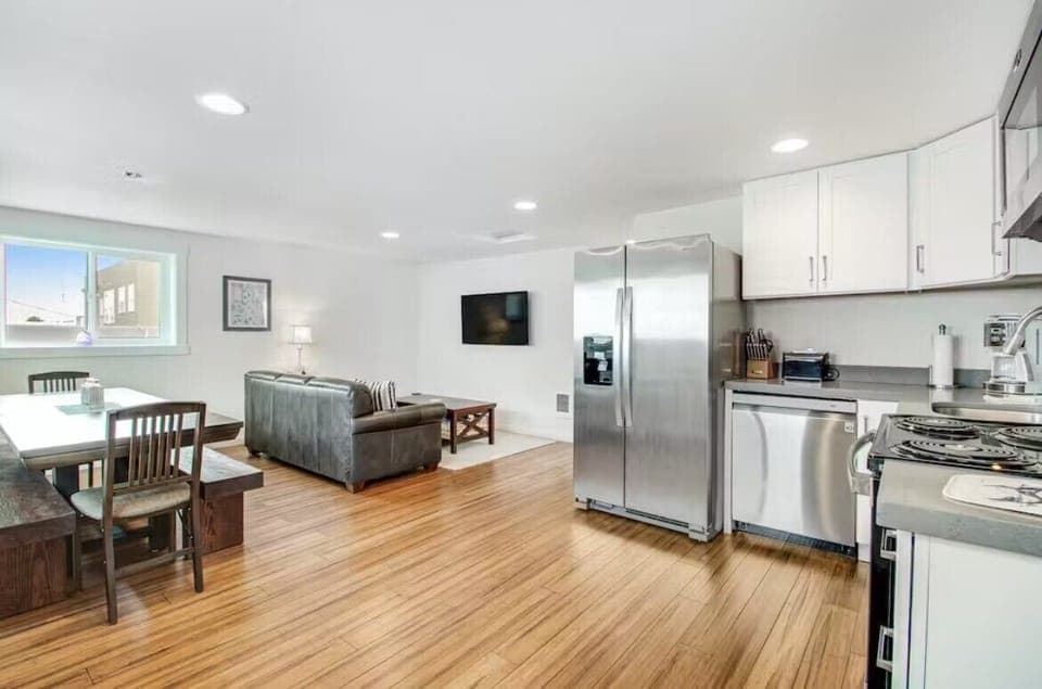 Pacific Ave Condo managed by Bloomer Estates Vacation Rentals on the Washington Coast