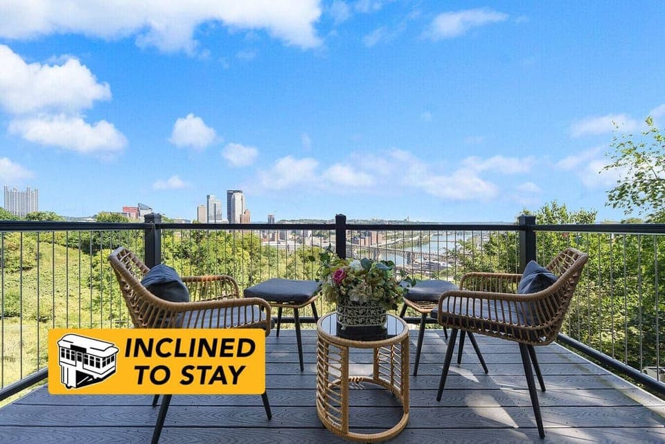 Watch other people go to and from work, while you enjoy your coffee or an evening drink.