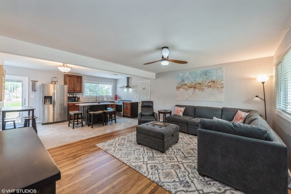 Living area / kitchen 