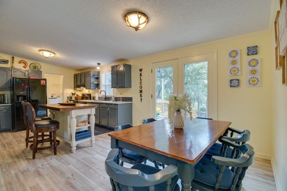 Dining Area | Dishware/Flatware | Trash Bags/Paper Towels