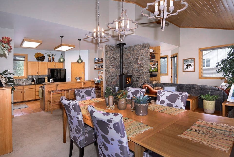 Dining/kitchen