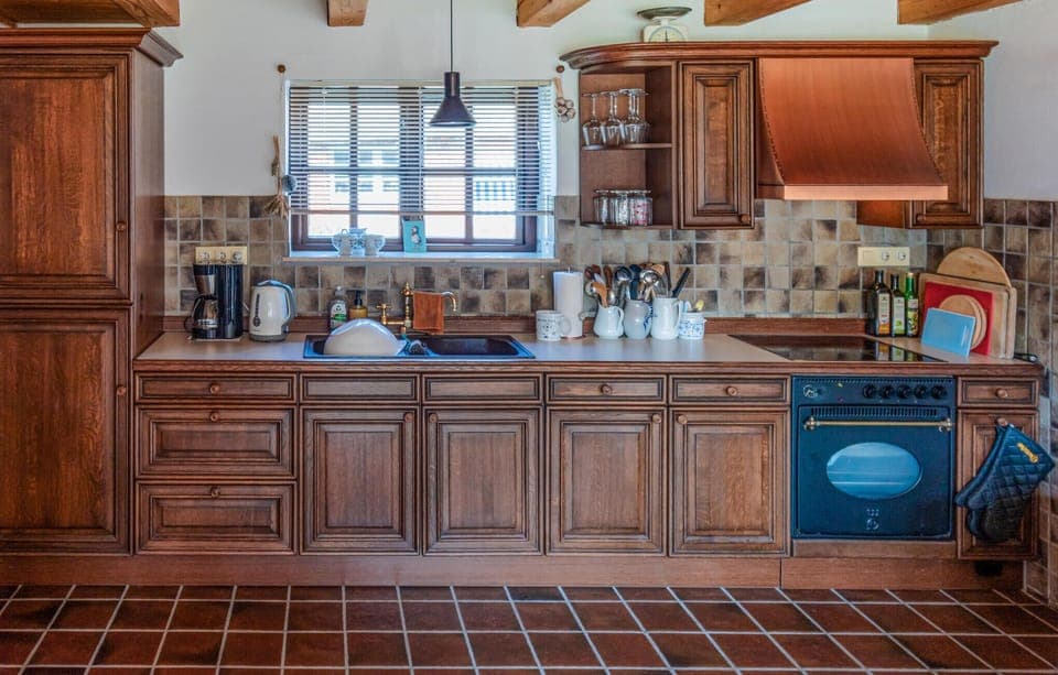 Fridge, stovetop, coffee/tea maker, cookware/dishes/utensils