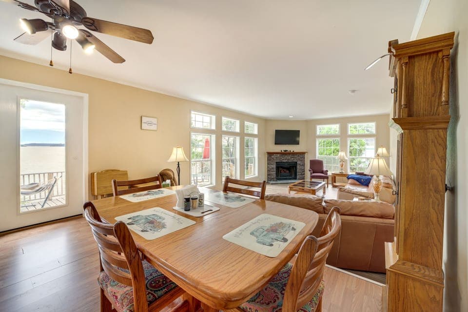 Dining Area | Dishware/Flatware
