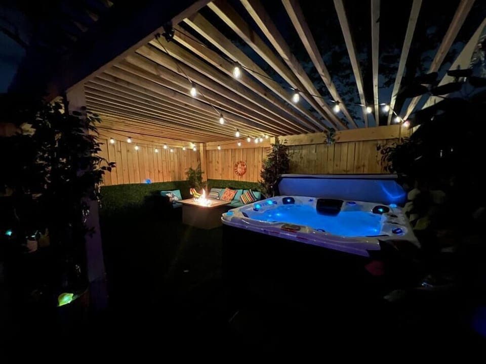 Hot Tub (1)