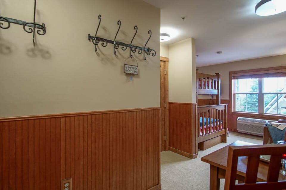 This is in the 2nd bedroom.