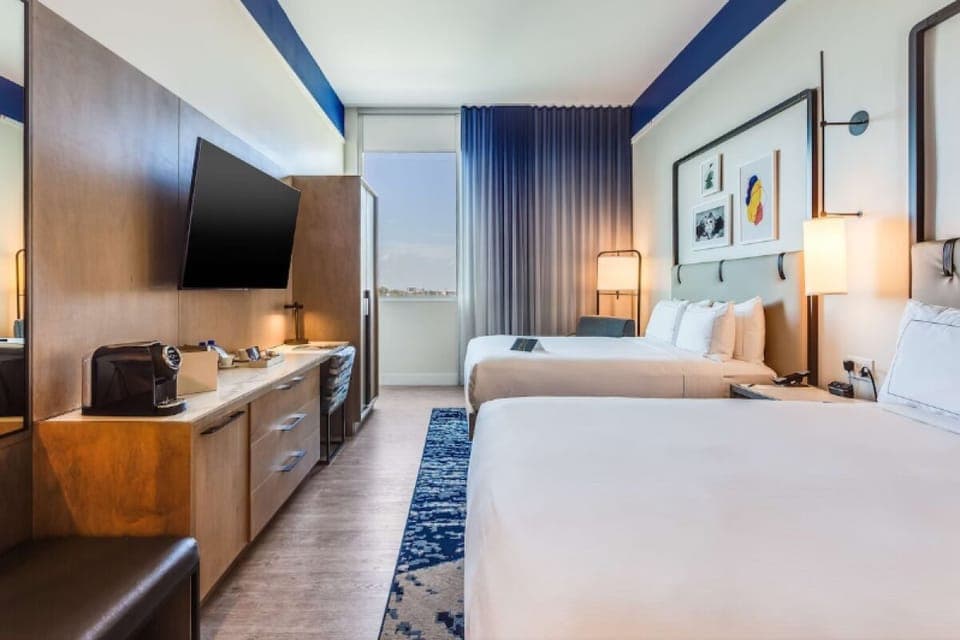 Unit with 2 Queen size beds. Exact unit will be assigned upon arrival. Views, colors and decor may vary.