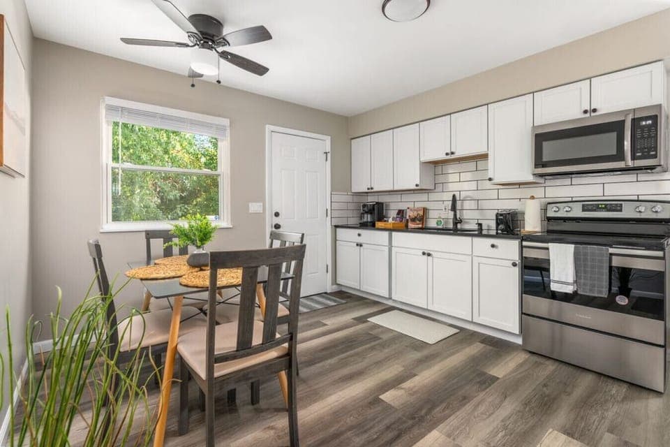 Fully Stocked Eat-In Kitchen