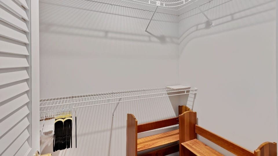 The 1st Master's walk-in closet...