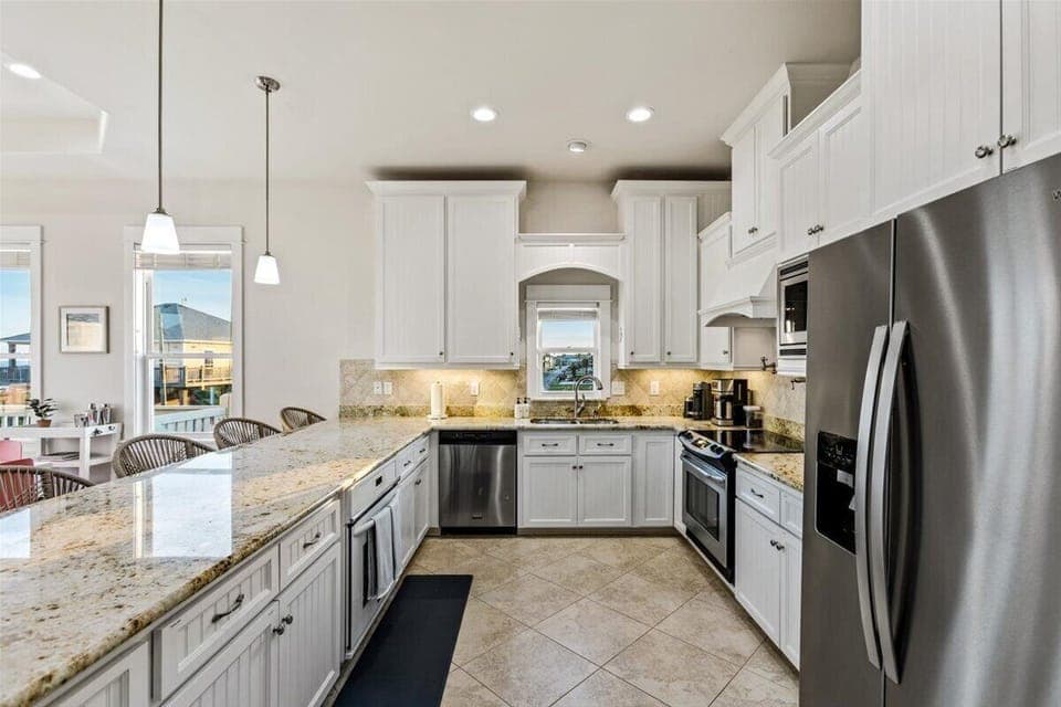 Amazing cooks kitchen fully stocked with ammenities