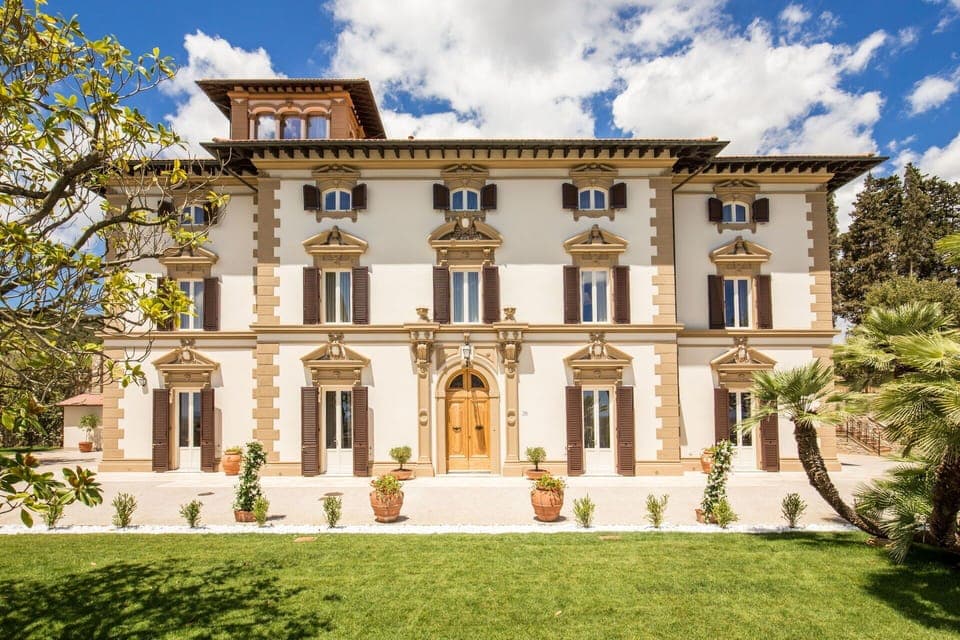 Activities, Amenities, Balcony / Terrace / Patio, Building Exterior, Garden, Hot Tub, Pool, Room Detail, Spring, Summer