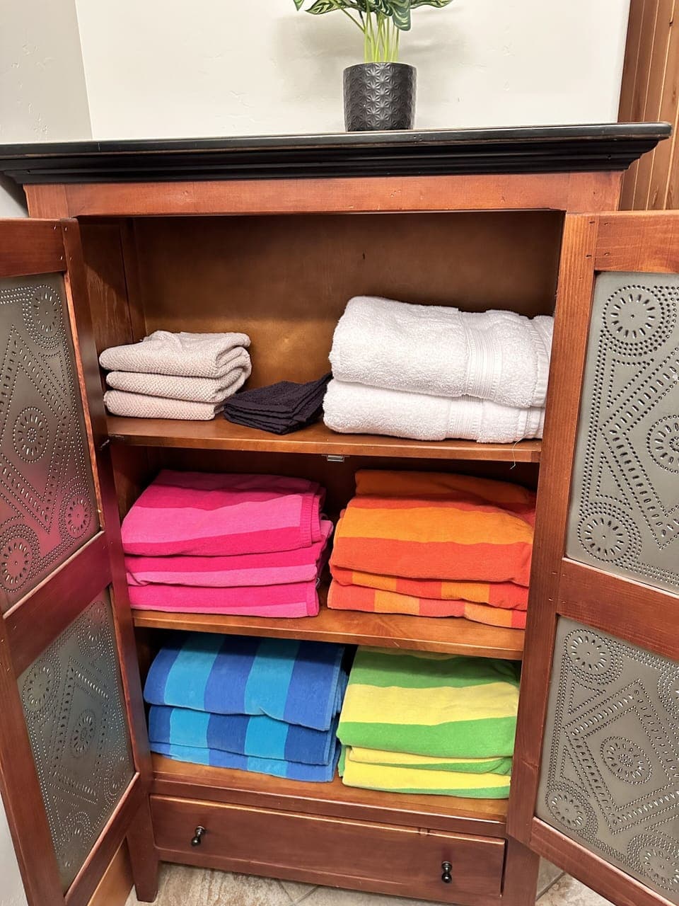 Main floor bathroom Hot Tub Towels