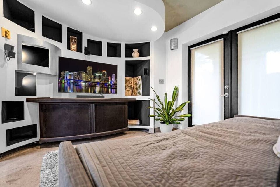 Enjoy your favourite shows and movies in the large Smart TV.